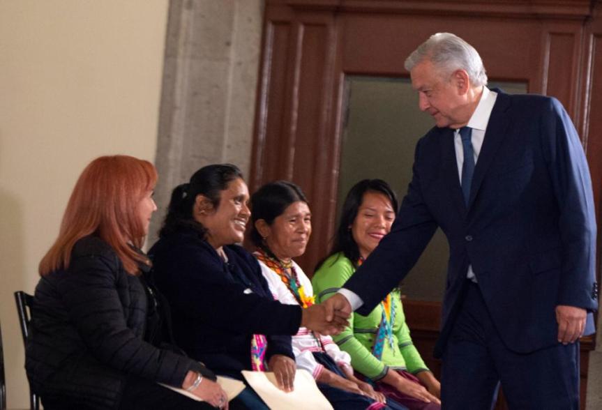 El Presidente Andrés Manuel López Obrador entrega Premio Nacional de Derechos Humanos 2019 a Obtilia Eugenio Manuel.