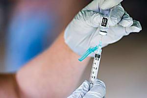 Las personas vacunadas contra el Covid-19 tienen menos probabilidades de morir por cualquier causa, según un estudio