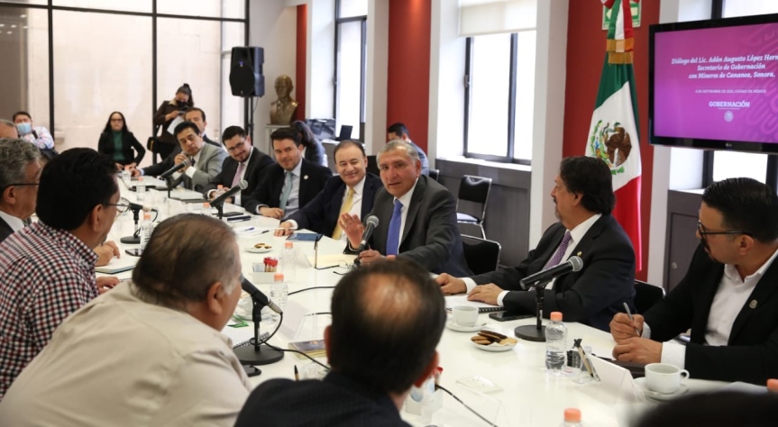 Se reúne secretario de Gobernación y gobernador Alfonso Durazo con mineros de Cananea